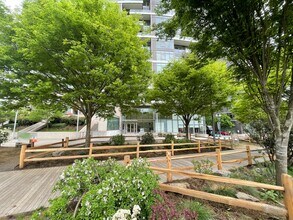 949 NW Overton St in Portland, OR - Building Photo - Building Photo