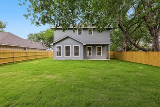 346 Webb St in Smithville, TX - Building Photo - Building Photo