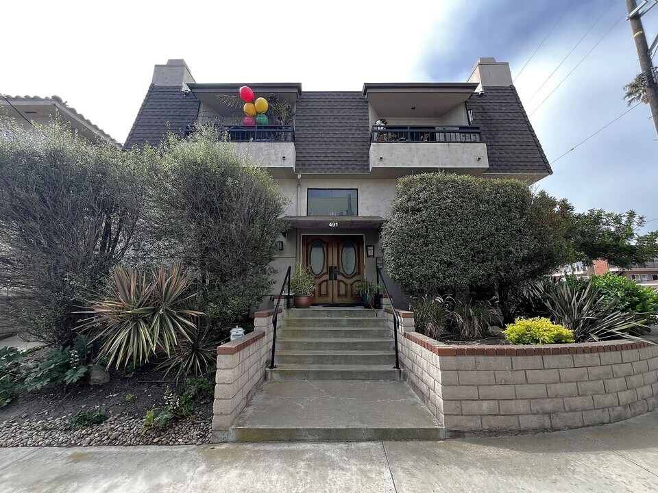 491 W 39th St in Los Angeles, CA - Building Photo