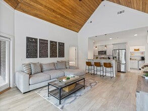 127 Camp Cir in Dadeville, AL - Foto de edificio - Building Photo