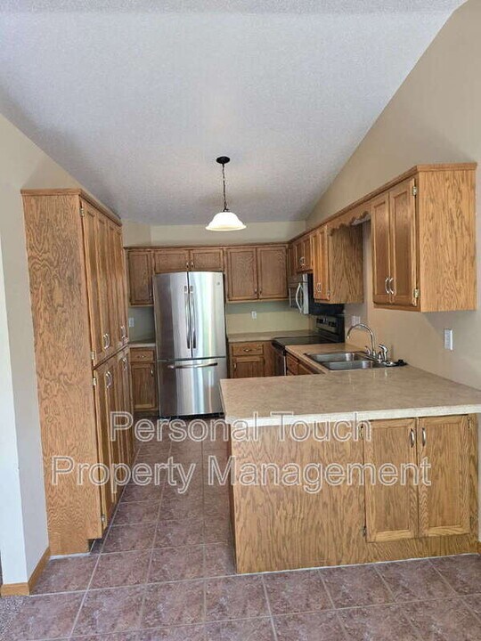 3502 28th St SW in Fargo, ND - Building Photo