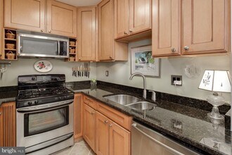 2475 Virginia Ave NW, Unit 617 in Washington, DC - Foto de edificio - Building Photo