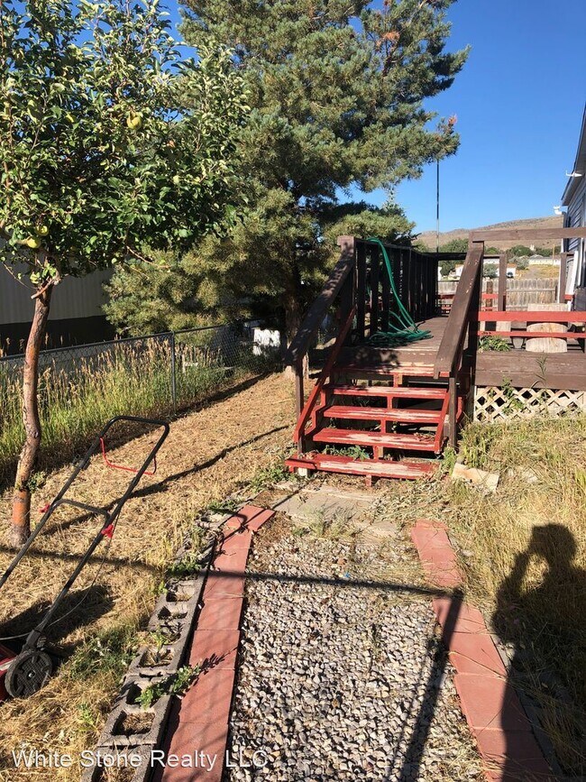 1425 E Murray St photo'