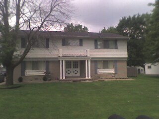 46021 Jefferson St in Chesterfield, MI - Foto de edificio