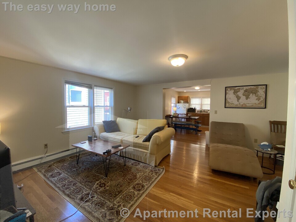 128 Pine St, Unit 1 in Cambridge, MA - Building Photo