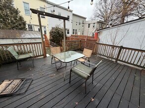 218 Delaware Ave, Unit 1 in Jersey City, NJ - Foto de edificio - Building Photo