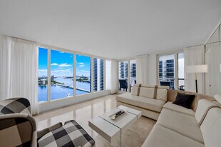 1717 N Bayshore Dr in Miami, FL - Building Photo