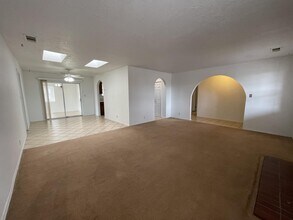 785 Hydra Rd SE in Rio Rancho, NM - Foto de edificio - Building Photo