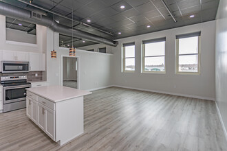 Shriver Square - Lavish Living in Sioux Falls, SD - Building Photo - Interior Photo