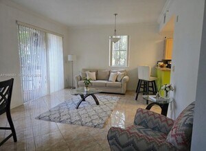 8956 W Flagler St in Miami, FL - Building Photo - Building Photo