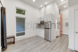 6736 15th Ave NW in Seattle, WA - Building Photo - Building Photo