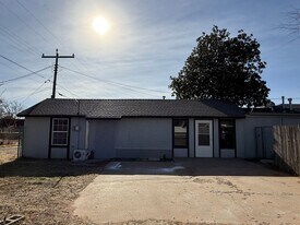 403 E 14th St in Clovis, NM - Building Photo