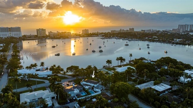 property at 911 N North Lake Dr