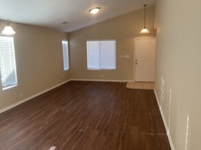 1312 Penasco Rd NE in Rio Rancho, NM - Foto de edificio - Building Photo