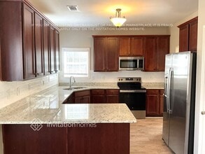 6268 Cove Creek Dr, Unit 8 in Flowery Branch, GA - Foto de edificio - Building Photo