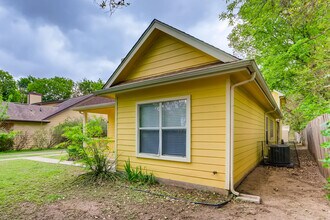 2113 Thrasher Ln in Austin, TX - Building Photo - Building Photo