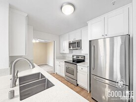 8889 Caminito Plaza Centro in San Diego, CA - Building Photo