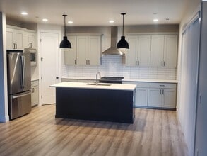 4198 Lolo Wy in Richland, WA - Building Photo - Building Photo