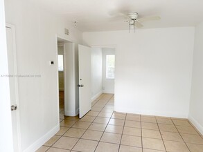 1950 SW 41st Ave, Unit 2 in Fort Lauderdale, FL - Building Photo - Building Photo