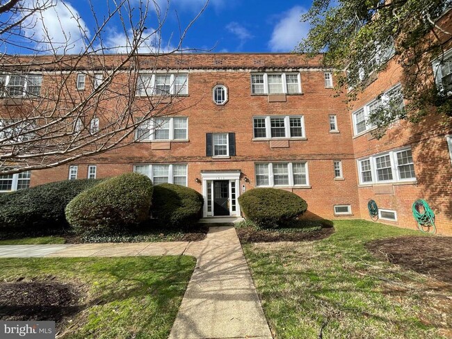 property at 1810 W Abingdon Dr