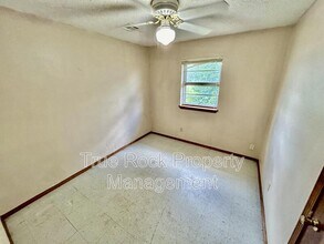 1228 N Texas Ave in Ada, OK - Foto de edificio - Building Photo