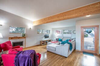 1522 Lincoln St in Hood River, OR - Building Photo - Building Photo