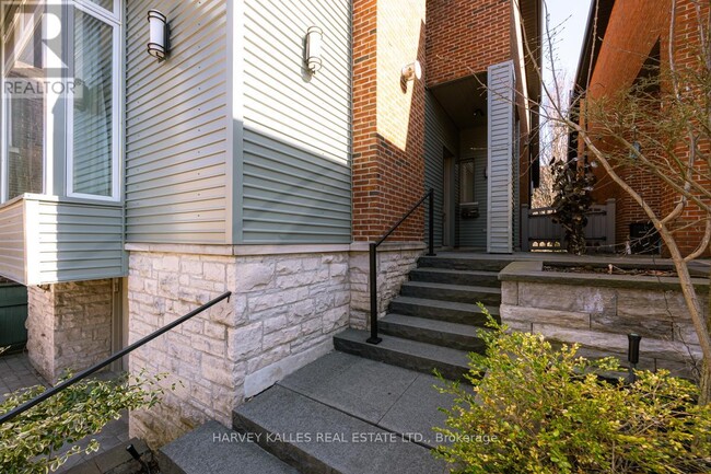 171 A Balmoral Ave in Toronto, ON - Building Photo - Building Photo