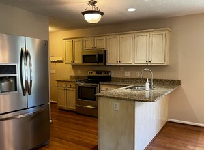 8509 Deer Path Ct in Stokesdale, NC - Building Photo - Building Photo
