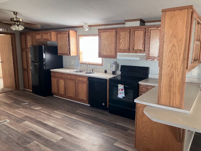 28 Village Ct in Mediapolis, IA - Foto de edificio - Building Photo