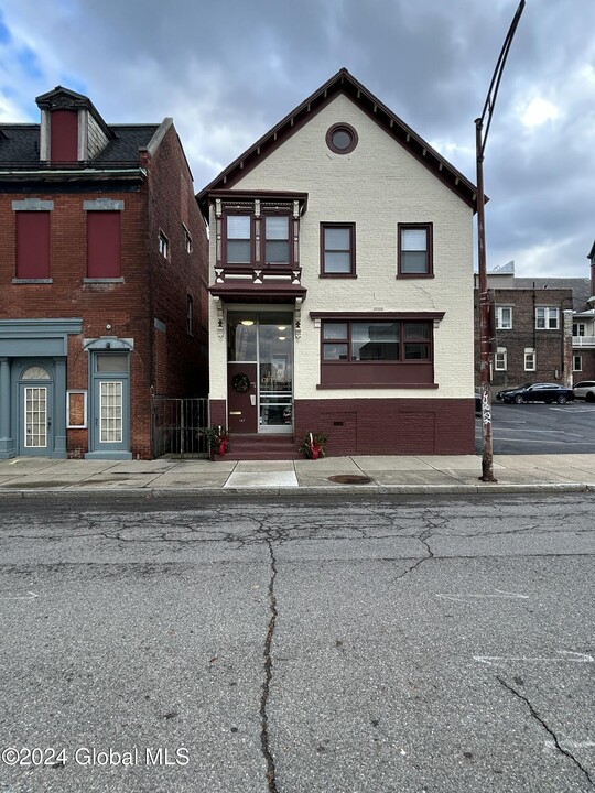 147 Barrett St in Schenectady, NY - Building Photo