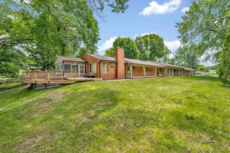 Driftwood Apartments in Waterford, MI - Building Photo - Building Photo