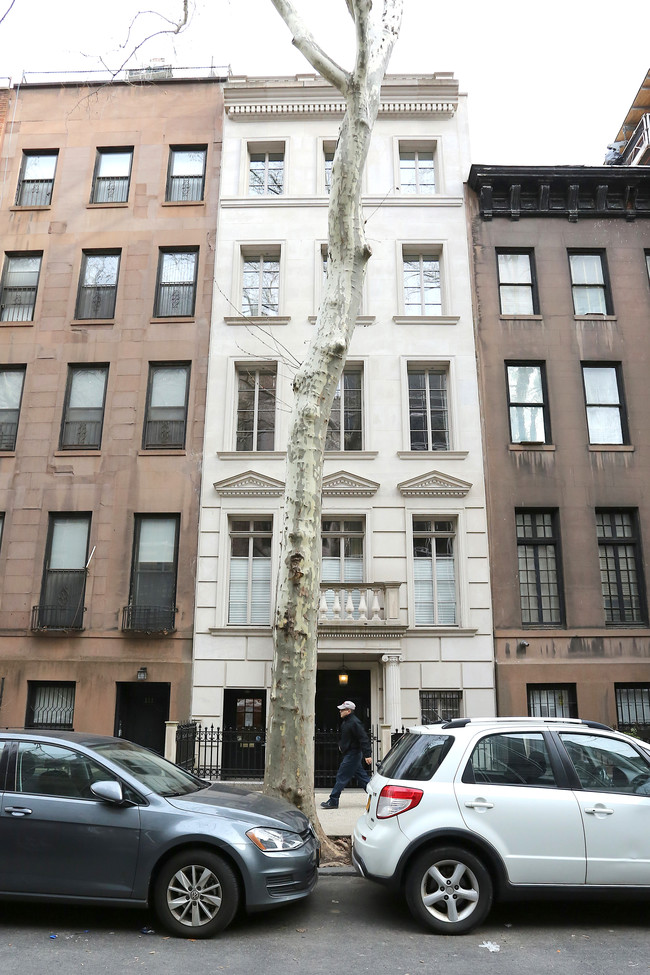 113 E 64th St in New York, NY - Building Photo - Building Photo