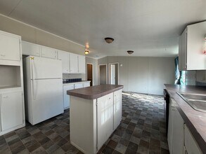 406 W 58th St S in Wichita, KS - Building Photo - Building Photo