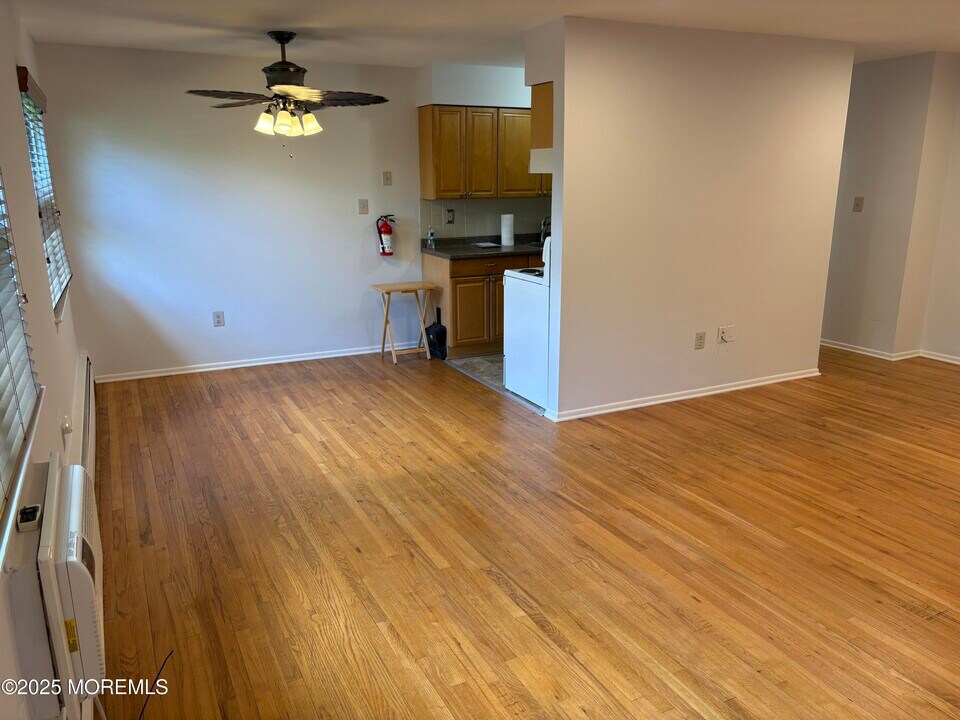 94 Stonehurst Blvd in Freehold, NJ - Building Photo