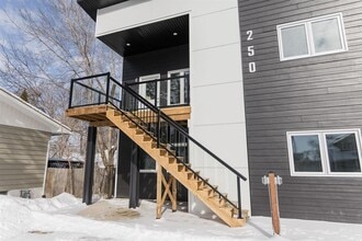 250 5 Ave NW in Portage La Prairie, MB - Building Photo - Building Photo