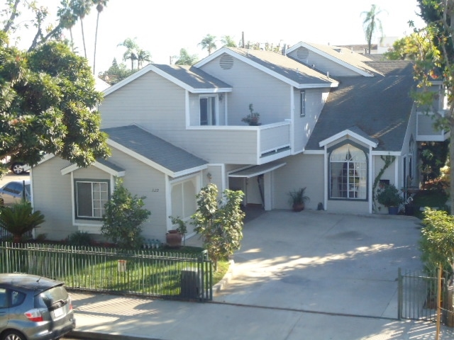 222 E Whiting Ave in Fullerton, CA - Foto de edificio