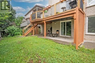 5410 Duchess Ct in Burlington, ON - Building Photo - Building Photo