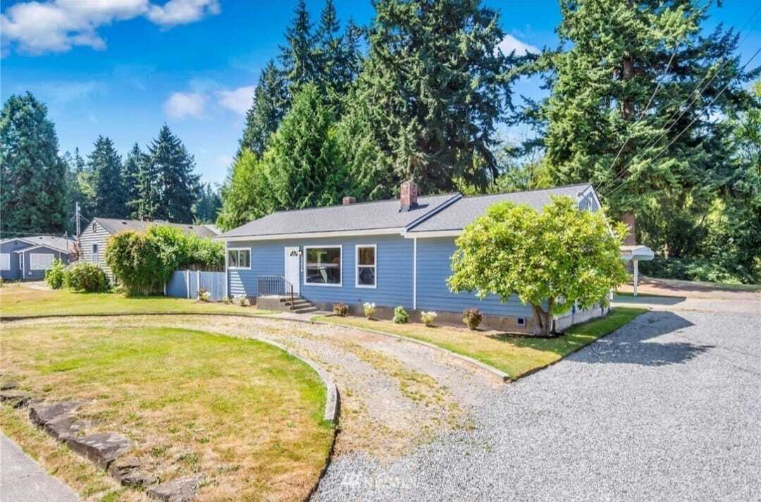 7216 Beverly Ln in Everett, WA - Building Photo