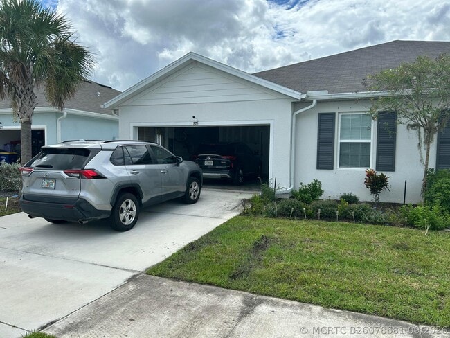 property at 825 Persimmon Pl