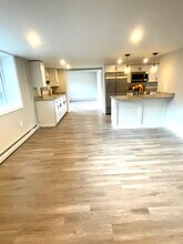 84 Tuttle Ln, Unit B in Greenland, NH - Building Photo - Building Photo