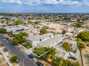 6102 11th Ave in Los Angeles, CA - Foto de edificio - Building Photo