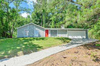 616 Candlewick Ln NW in Lilburn, GA - Foto de edificio - Building Photo