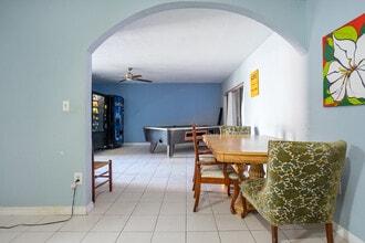 1062 SW 135th Pl, Unit Room 1 in Miami, FL - Foto de edificio - Building Photo