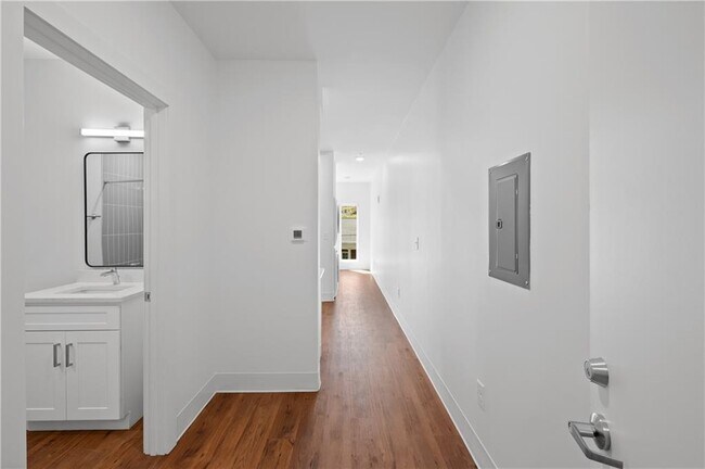 456 Flat Shoals Ave SE in Atlanta, GA - Building Photo - Building Photo