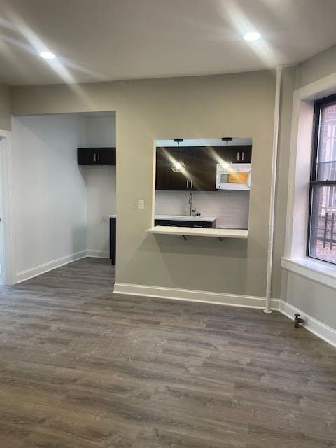 1443 White Plains Rd