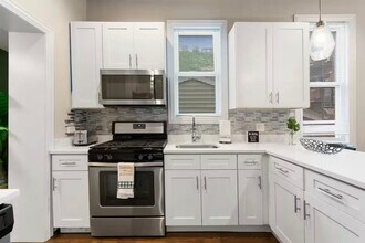 330 W Evergreen Ave in Chicago, IL - Building Photo - Building Photo