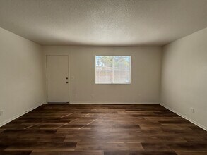 120 E Sunset Ave in Santa Maria, CA - Building Photo - Building Photo