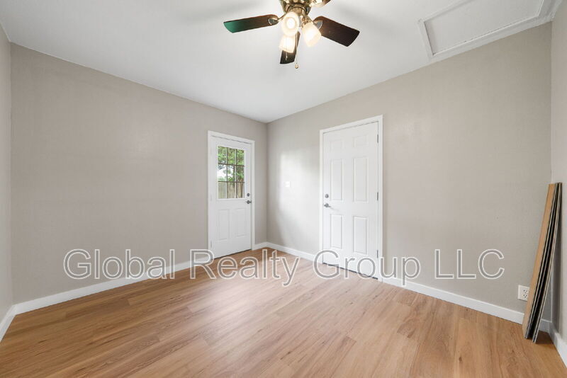 385 W Faust St in New Braunfels, TX - Building Photo