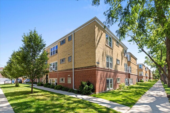 property at 6705 N California Ave