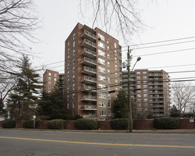 Fountain Terrace at Strawberry Hill in Stamford, CT - Building Photo - Building Photo